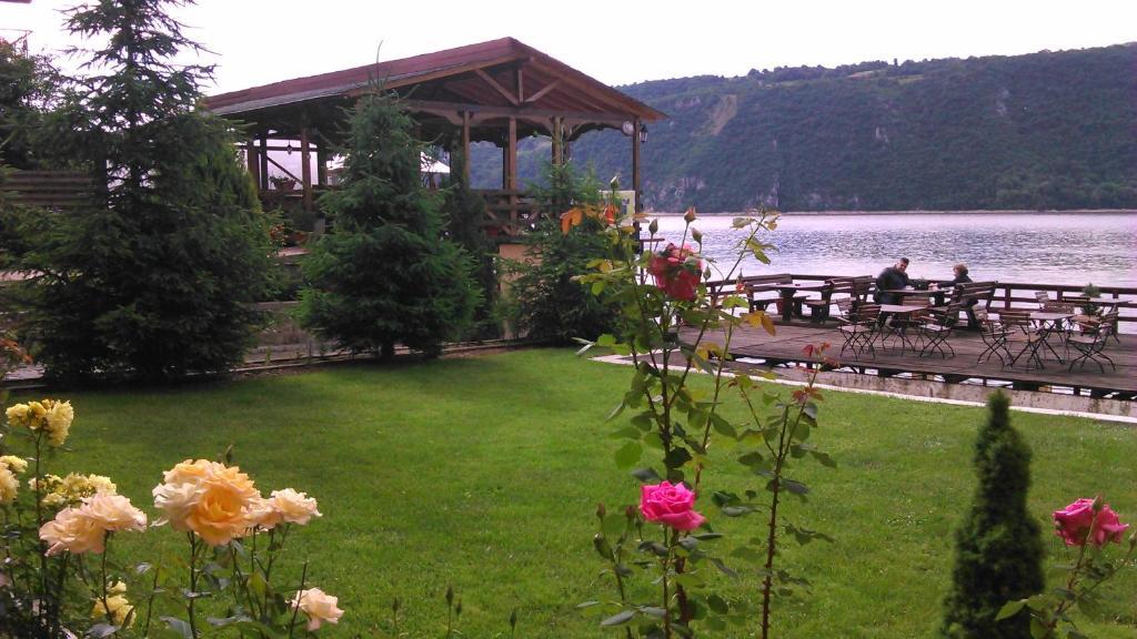 Pension La Ponton Ieşelniţa Kültér fotó