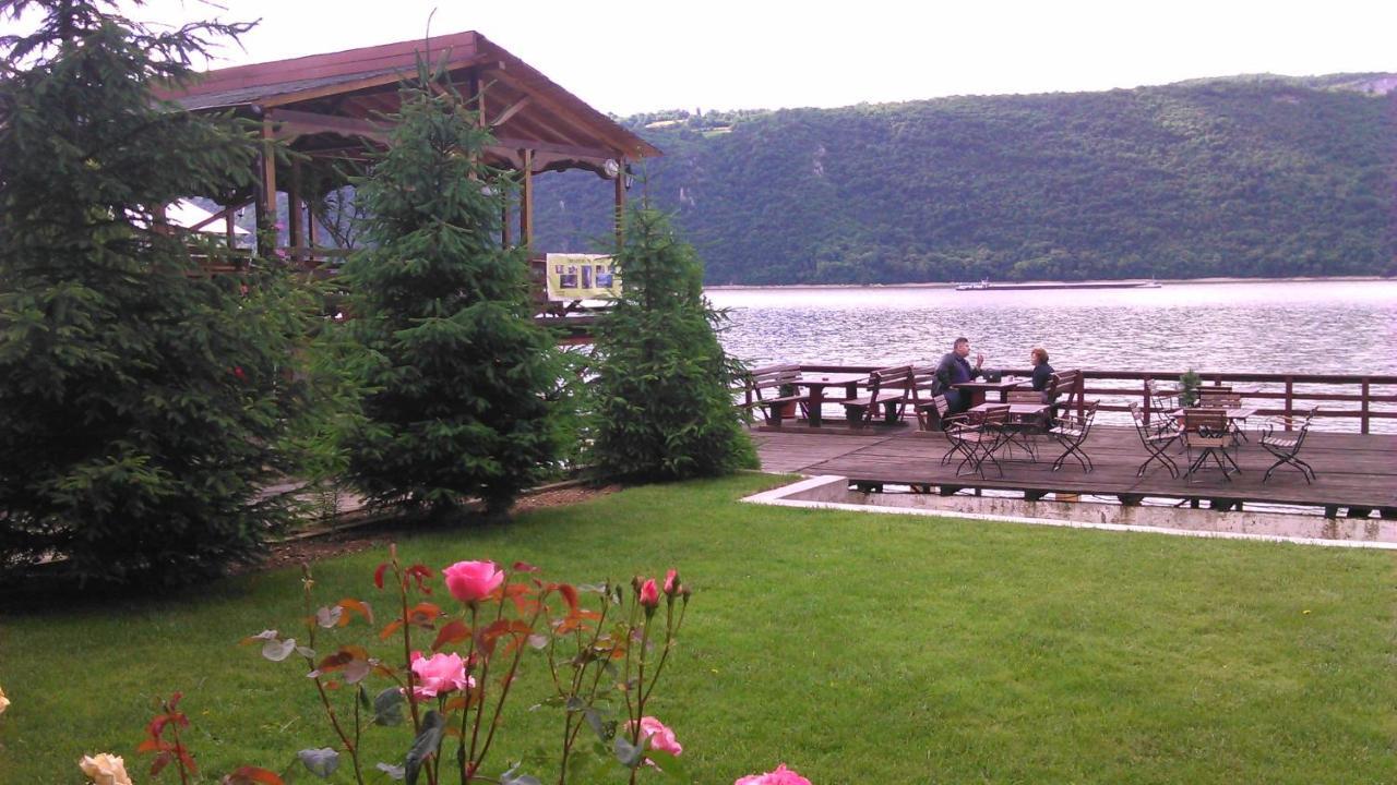 Pension La Ponton Ieşelniţa Kültér fotó